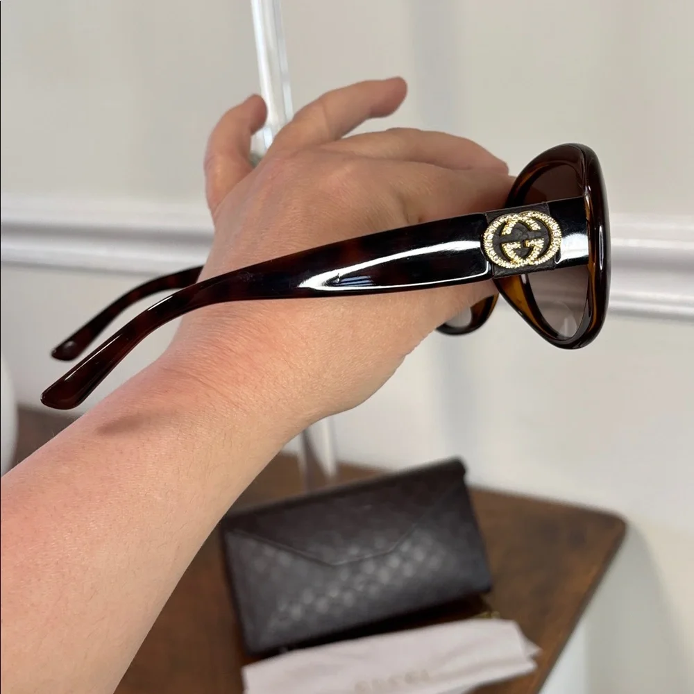 GUCCI SUNGLASSES FULL INCLUSION with Branded Case and dust cloth - Picture 4 of 16